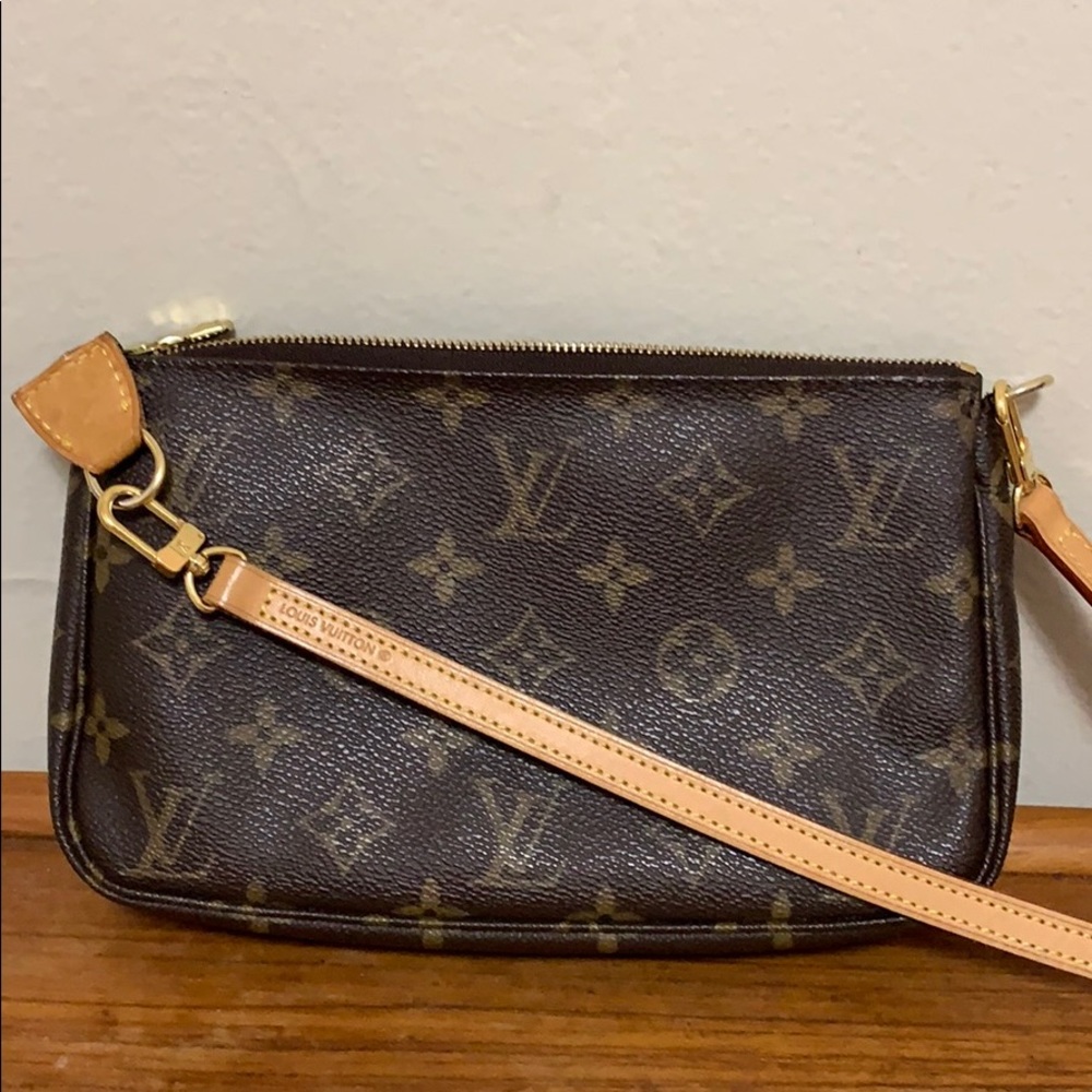 Louis Vuitton Pouchette